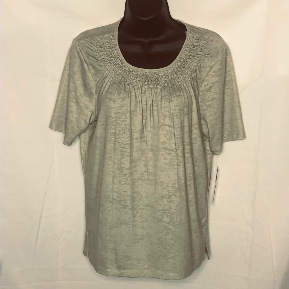 C D Sport shortsleeved light green top with a gathered round neckline Size S